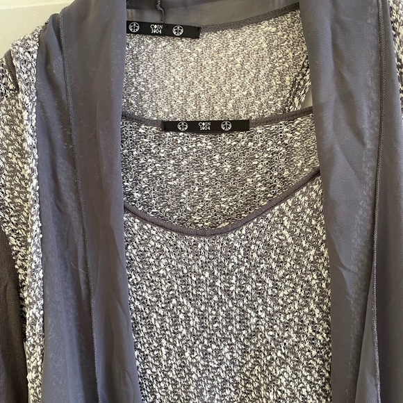 Two piece blouse and vest set - Picture 3 of 3